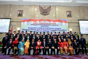 45 Anggota DPRD Kepri Foto Bersama