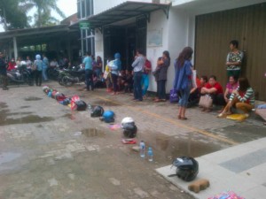 Antri Paspor di Imigrasi Batam Warta Kepri