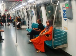 suasana MTR di Singapura Warta Kepri