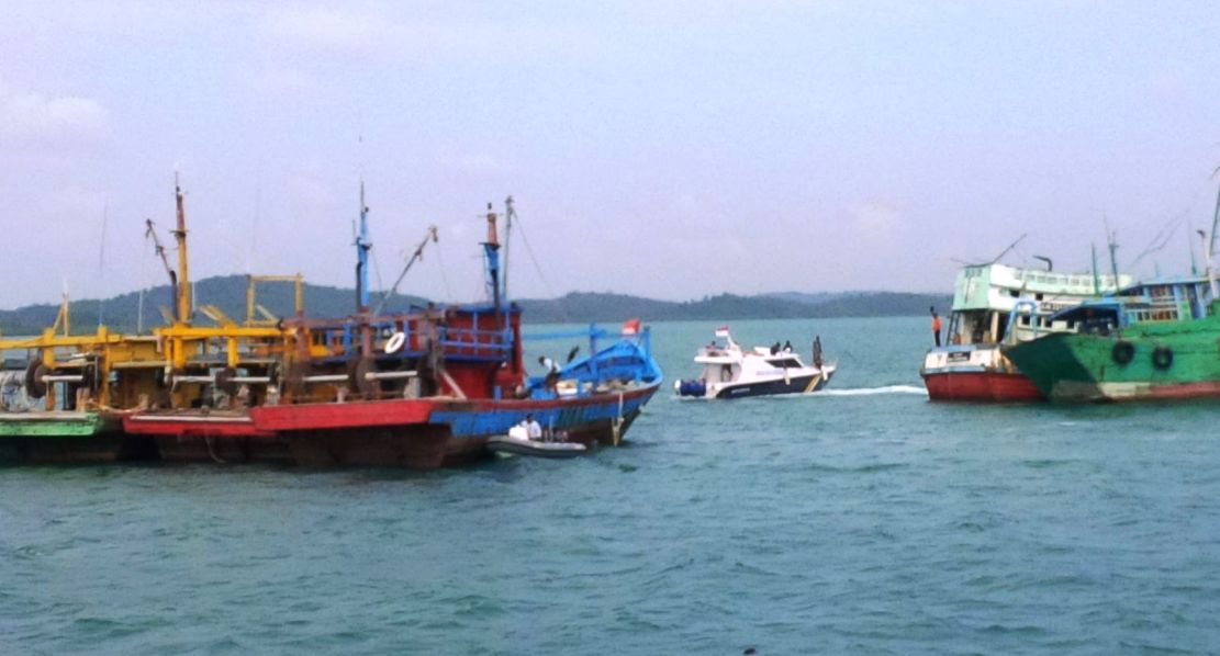 KKP Kembali Musnahkan 10 Kapal Nelayan Malaysia dan Vietnam di Air Raja Batam