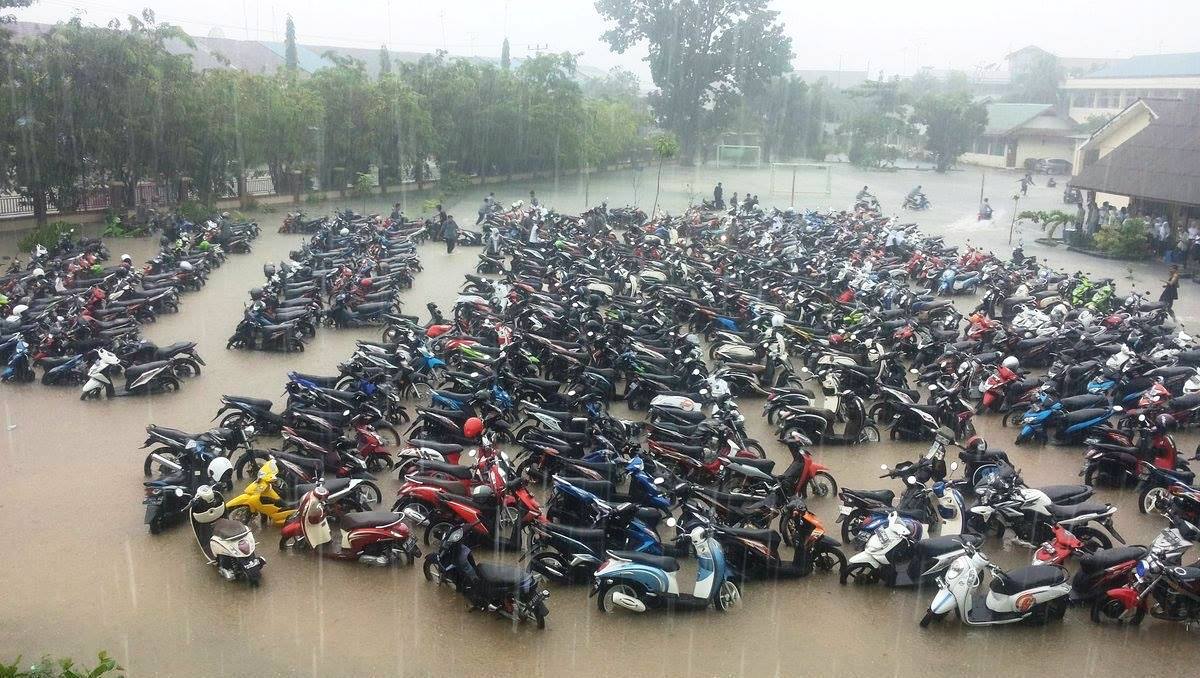 hujan dan banjir di sekolah smp 4 tanjungpinang pramuka