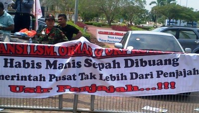 Demo LSM di Batam