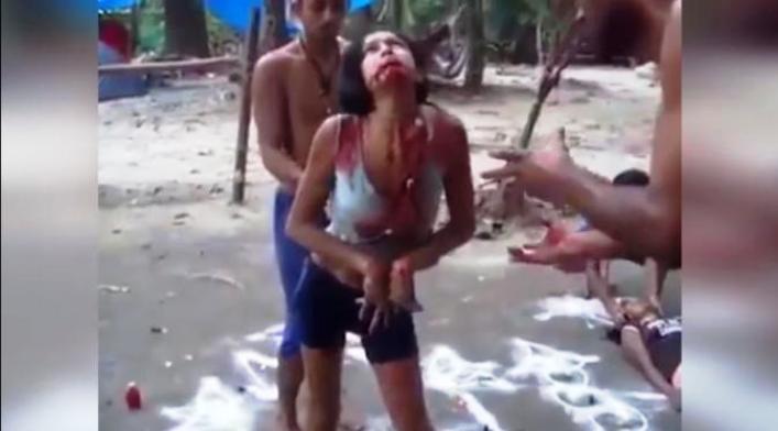 Perempuan Seksi Ini Diruqyah Malah Muntah Darah