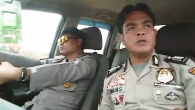 Bergaya Andy Lau, Polisi Indonesia Ini Mendadak “Tenar” di TV Taiwan