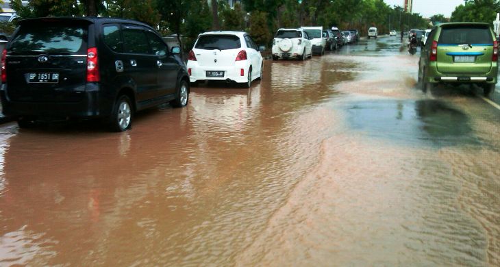 Hujan Sebentar, Air Genangi Jalan Pusat Pemerintah Kota Batam