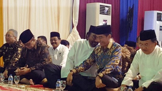 Hadiri Buka Puasa DPP Nasdem, Nurdin Duduk Tersenyum di Belakang Jokowi