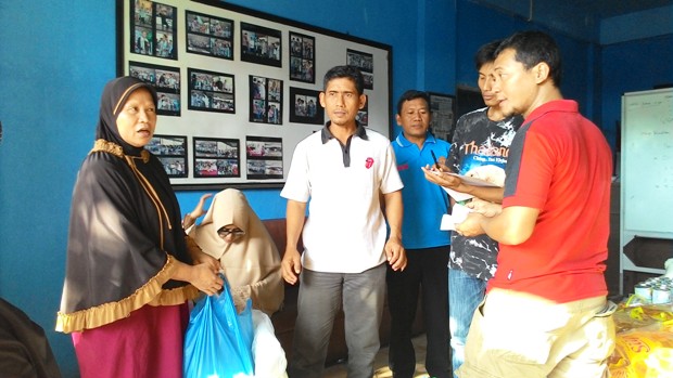 Sambut Ramadhan, Warga Lamongan Batam Bersodaqoh Sembako