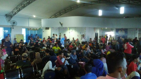 Hujan deras, keberangkatan penumpang tujuan Pulau ditunda