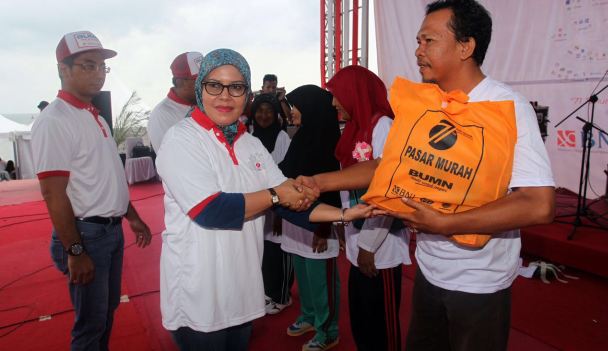 Warga Tanjungpinang Tumpah Ruah Ikuti Jalan Santai HUT RI Ke-71 Bank BNI