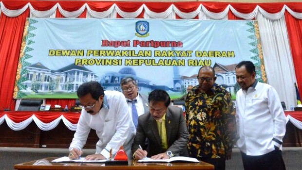 Warta Foto Humas Pemprov Gubernur Kepri dan DPRD Kepri