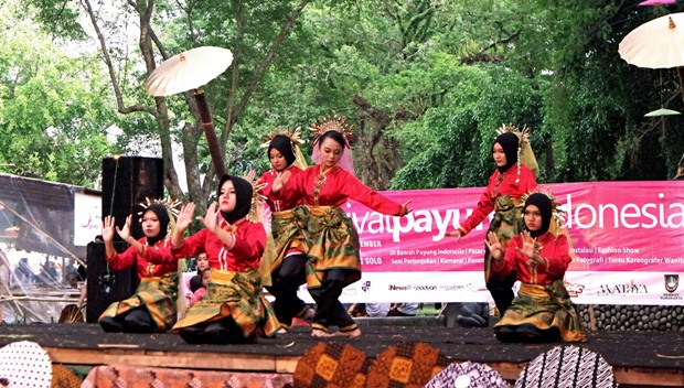 Penampilan Mahasiswa asal Kepri di Festival Payung 2016 Memukau Penonton