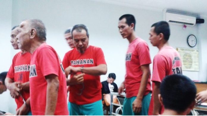 Keenam Terdakwa Pemain Judi Domino Di Batam Disidangkan