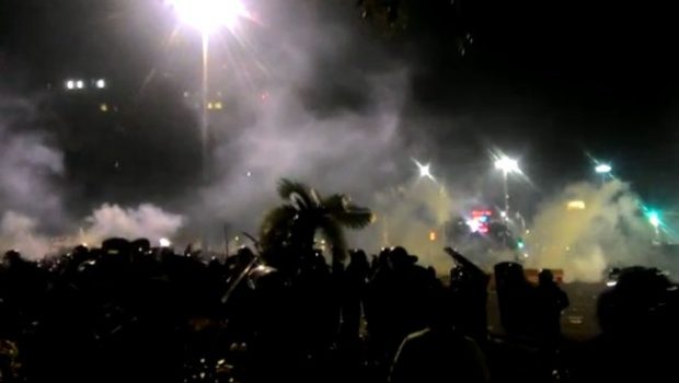 Kapolri: Stop Tembakan Gas Air Mata, Tapi Pendemo Tetap Melawan