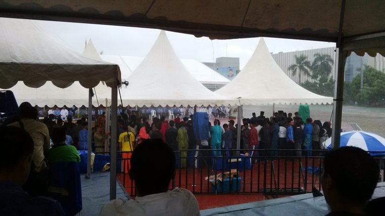 Di Bawah Sumpah Al Qur’an dan Hujan Lebat, Jefridin Jabat Sekda Batam