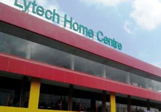 Kaget Ada Pria Bertato Ambil Helm di Parkiran Lytec Plaza Batam