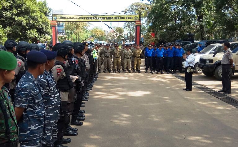 Tim Terpadu Pemko dan TNI-Polri Gusur Kios Liar di Melcem Sengkuang Batam
