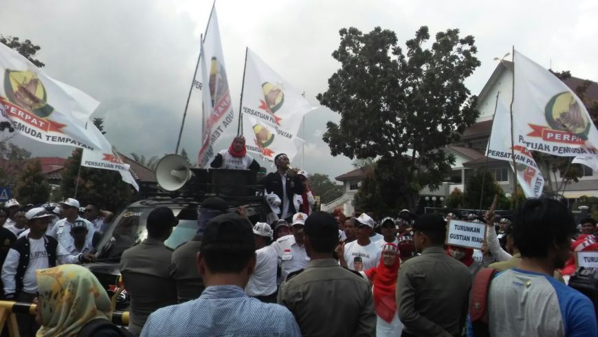 Gustian Riau Lecehkan Pegawai Honorer, Kirim Nenas dan Singkong Ke RS