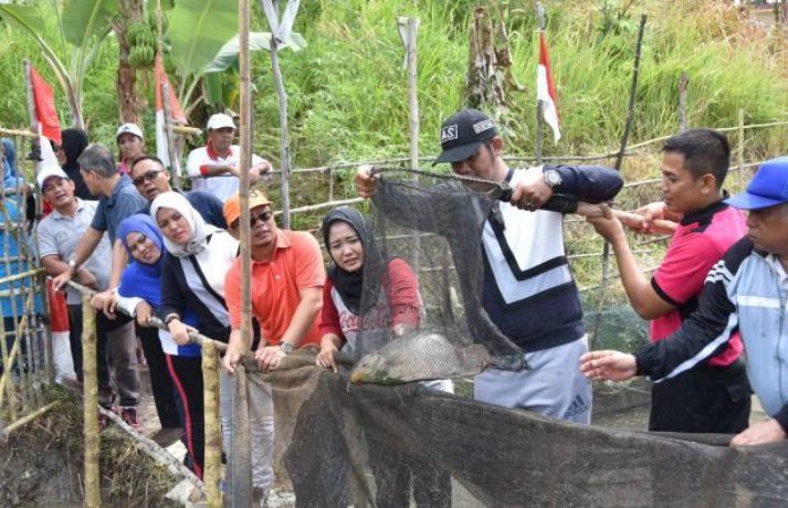 Bupati Bintan Apri Ajak Warga Kembangkan KUBE Ternak Ikan Air Tawar