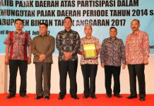 Bupati Bintan Serahkan Penghargaan ke 43 Wajib Pajak Bidang Resort dan Restoran