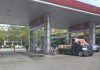 Bensin Langkah, Warga Temukan Mobil Isi Puluhan Jeregen di SPBU Tiban Center