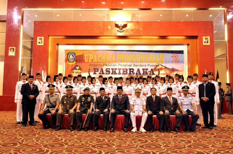 Senyum Tegap Anggota Paskibraka Kepri 2017 Saat Dikukuhkan Gubernur Kepri