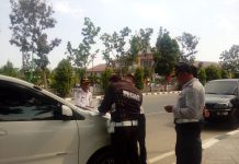 Jebakan Batman Taksi Konvensional, Bawa Taksi Online Ketangan Dishub Depan Imigrasi Batam