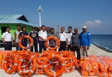 Dishub Lingga Bagikan Life Jaket Untuk Operator Speed dan Pompong
