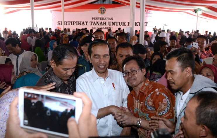 Pesan Presiden Jokowi saat Serahkan 5.500 Sertifikat di Sukabumi