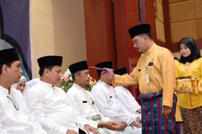 Sekdaprov Kepri Lepas Calon Haji PNS Kepri