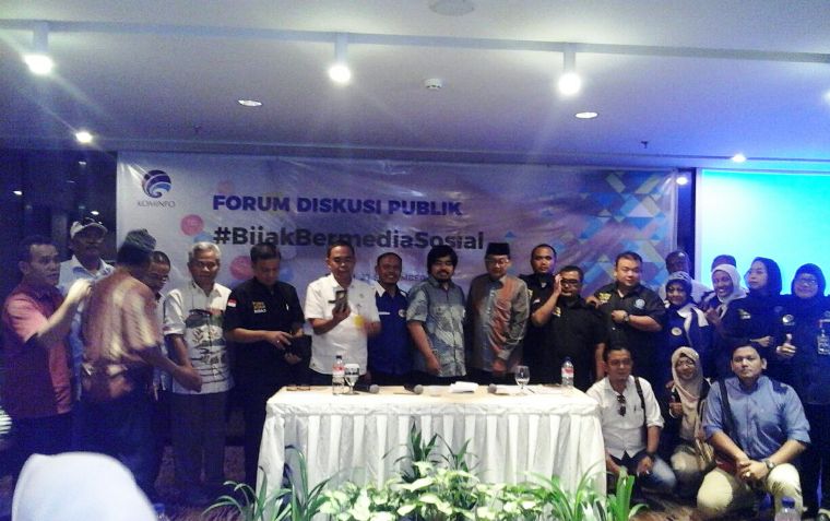 Bijak Bermedia Sosial Diskusi Publik