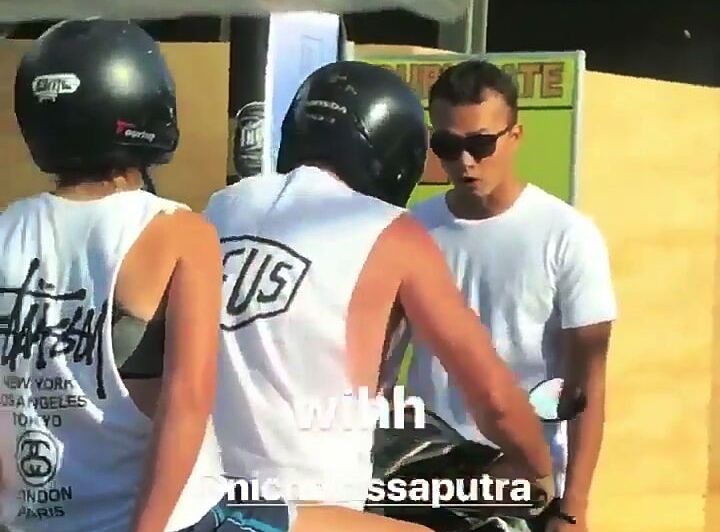 Ketegasan Nicholas Saputra saat Hadang Bule Pengendara Motor di Trotoar Ketegasan Nicholas Saputra saat Hadang Bule Pengendara Motor di