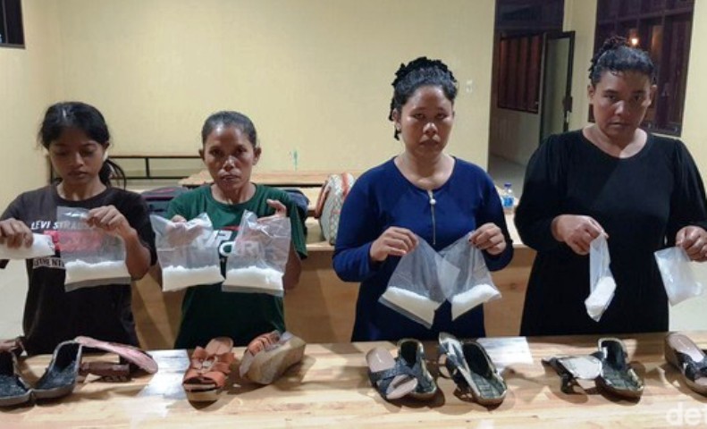 Jadi Kurir Narkoba, Empat Wanita Ini Simpan 1 Kilogram di Tapak Sandal