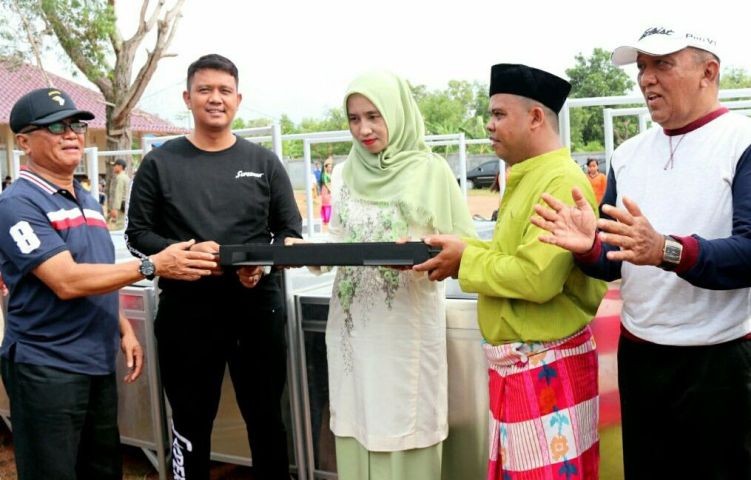 Apri Terima Penghargaan Natamukti Bidang UKM dan Swasti Saba Bidang Kesehatan