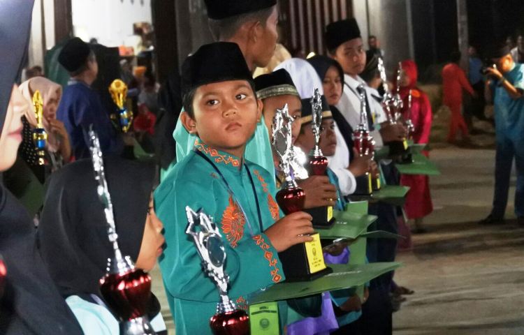 MTQ Tingkat Kecamatan Jemaja Timur Anambas Resmi Ditutup Camat Jemaja Pemenang MTQ Tingkat Kecamatan Jemaja Anambas