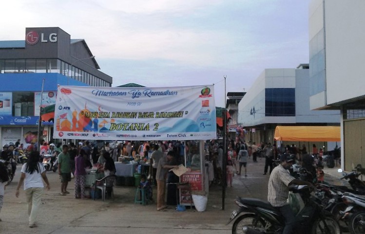 Kepri Media Group dan Fanindo Kembali Gelar Bazar Ramadhan 2018 di Botania 2 Kepri Media Group dan Fanindo Kembali Gelar Bazar Ramadhan 2018 di Botania 2