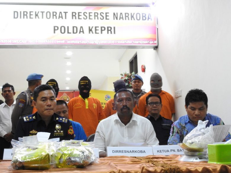 Ditnarkoba Polda Kepri Musnahkan BB Sabu Tangkapan Penumpang Pesawat