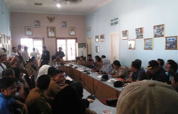 50 Warga Datangi Kantor Bupati Meminta Pemekaran Kecamatan Wartakepri, 50 Warga Datangi Kantor Bupati Meminta Pemekaran Kecamatan direalisasikan Kemendagri