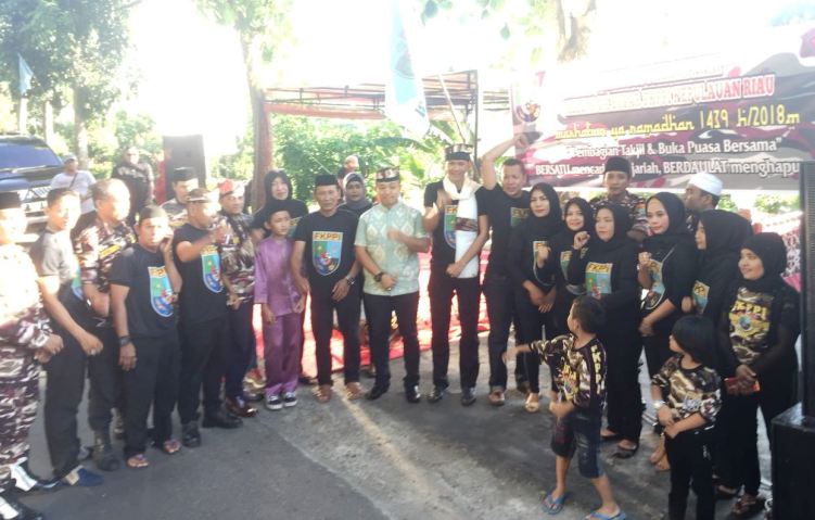 Kapolres Tanjungpinang dan FKPPI Kepri Berbagi Takjil dan Jalin Rasa Persaudaraan