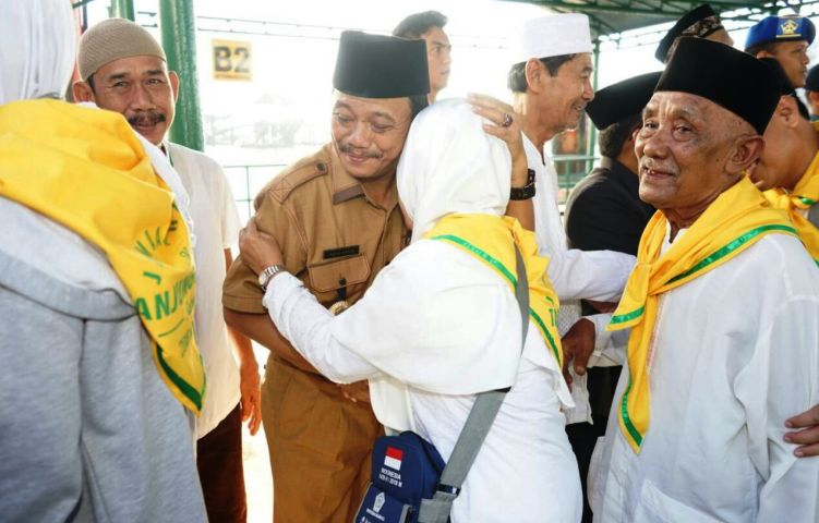 Jemaah Calon Haji Tanjungpinang Menuju Asrama Haji Batam, 10 JCH Pakai Kursi Roda