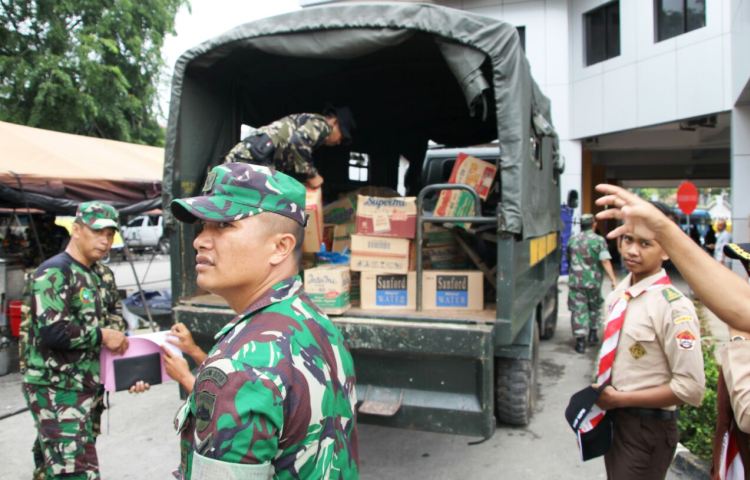 Kodim 0316 Batam Memberikan Bantuan Sosial Kepada Korban Kebakaran Kawasan Ruli