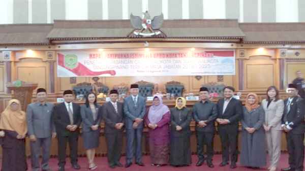 Paripurna DPRD Sahkan Syahrul-Rahma Walikota dan Wakil Tanjungpinang 2018-2023