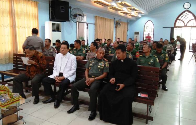 Danrem Doa di Gereja Tanjungpinang