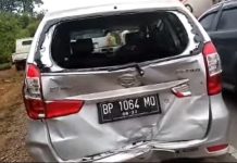 Lima Unit Mobil alami Tabrakan Beruntun, Satu Orang di Larikan ke RS Elizabet Batam Center Lima Unit Mobil alami Tabrakan Beruntun, Satu Orang di Larikan ke RS Elizabet Batam Center