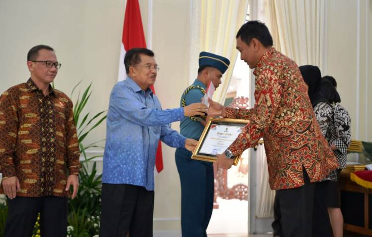 BP Batam Terima Penghargaan Keterbukaan Informasi Kategori Badan Publik Non Struktural 2018