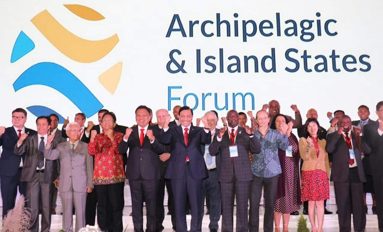 Mewakili Presiden RI, Menko Luhut: Deklarasi Manado Aksi Nyata Negara-negara Kepulauan Hadapi Ancaman Perubahan Iklim