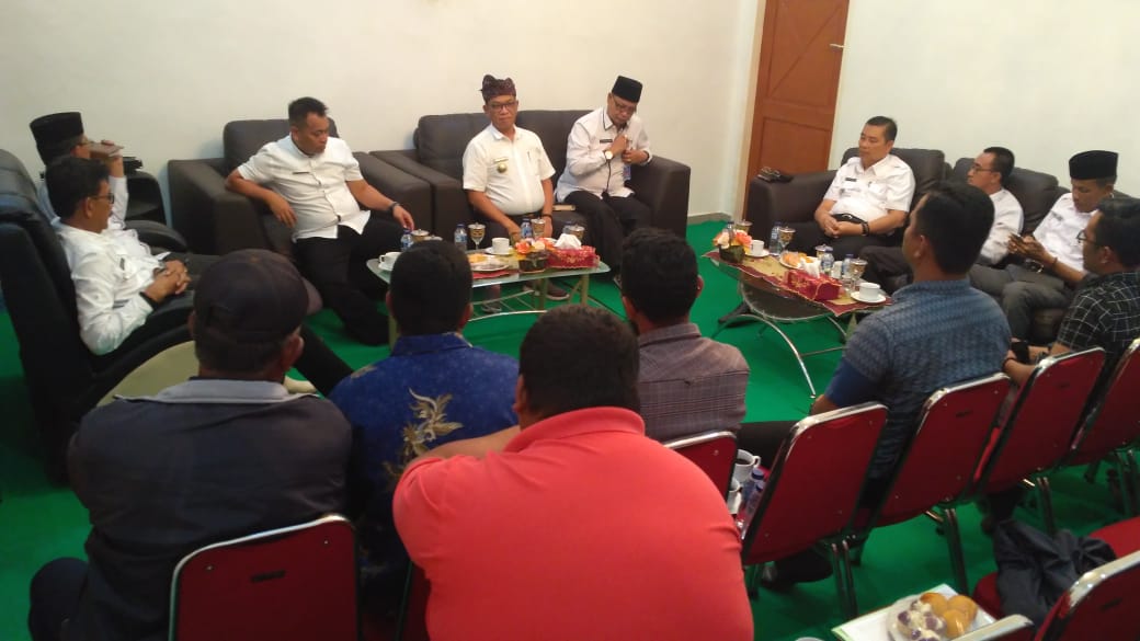 Bupati Lingga Terima Aduan Warga terkait sawit