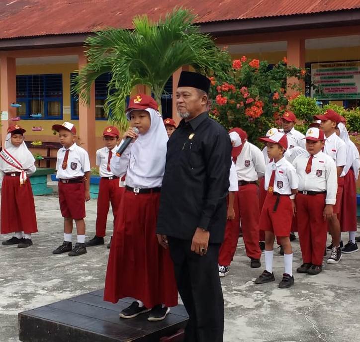 Beri Motivasi Kepada Murid SD 011 Hadirkan Anggota DPRD Natuna