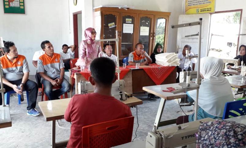 Jelang Mubes V 2019, Iluni FT UNP Beri Pelatihan Menjahit Gorden Modern di Padang Pariaman