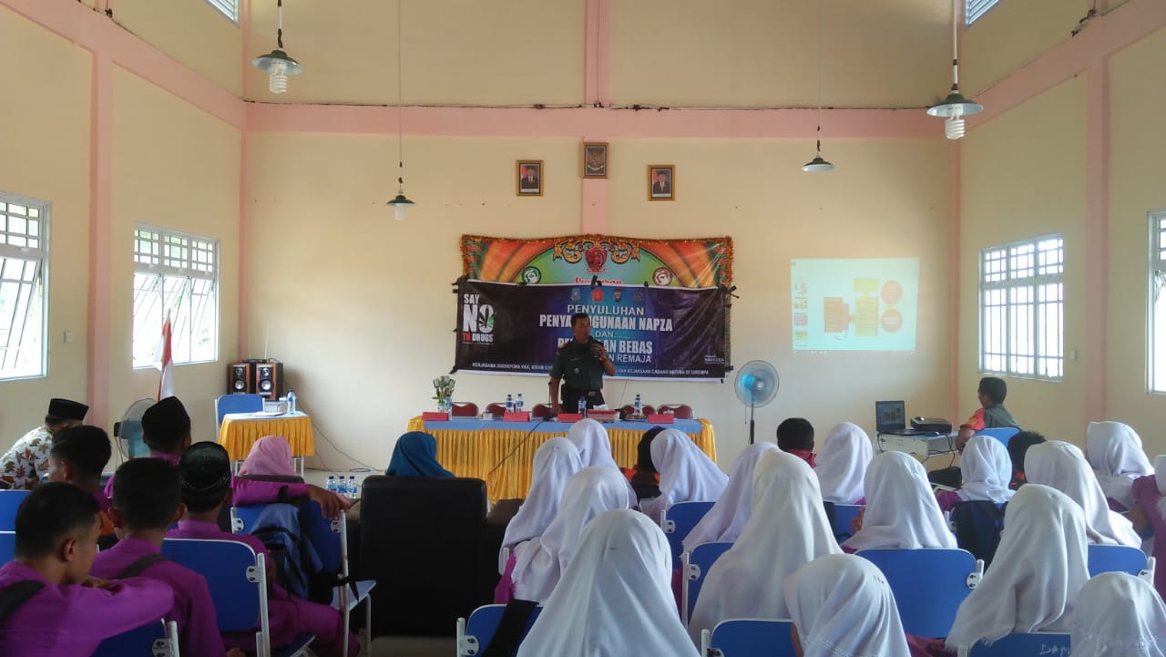 Pelajar SMKN 3 dan SMPN 1 Jemaja Timur Dibekali Bahaya Napza dari Binpolmas Polres Anambas