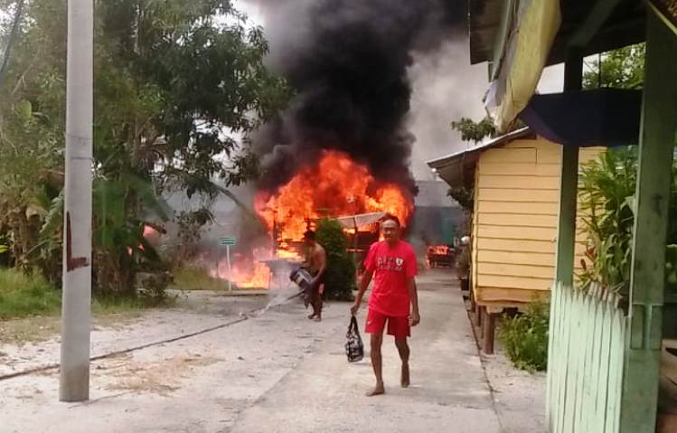 30 Drum dan 1 Gudang BBM Ludes dan Tubuh Aliang 60 Persen Juga Terbakar